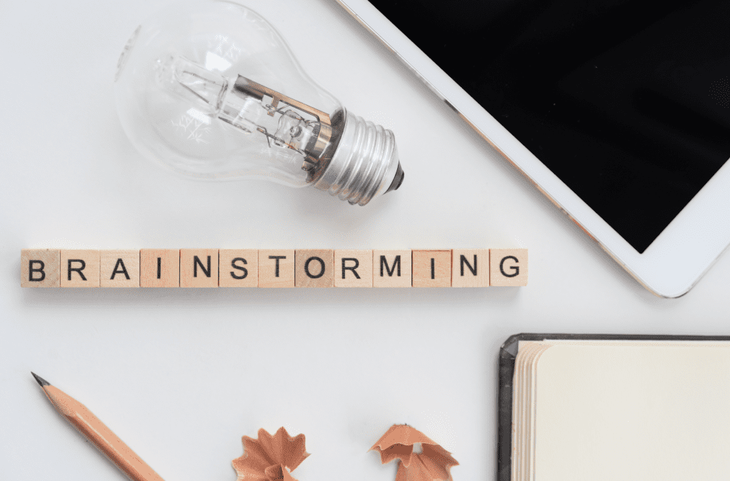 picture of brainstorming in wood cubes symbolizing nootropic coffee cognitive affects